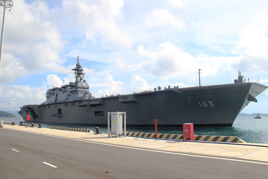 Cận cảnh tàu hải quân Nhật, Mỹ thăm Cam Ranh - 1