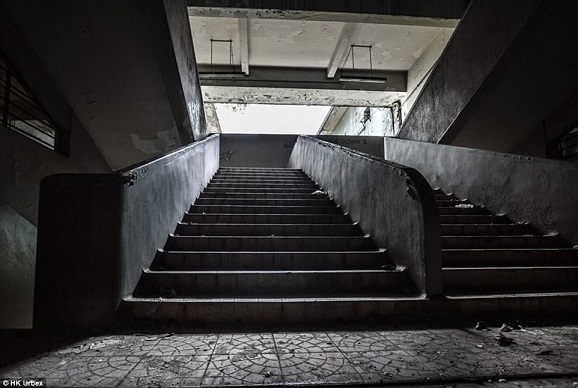 “Khu chợ ma” hoang tàn ở thành phố đắt đỏ nhất thế giới - 4