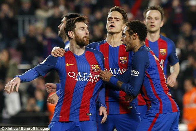 Messi &#34;dở chứng&#34;, ghen tị Ronaldo: Barca lại đau đầu - 1