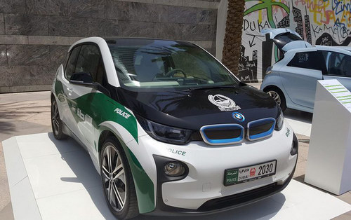 Cảnh sát Dubai trang bị BMW i3 - 1