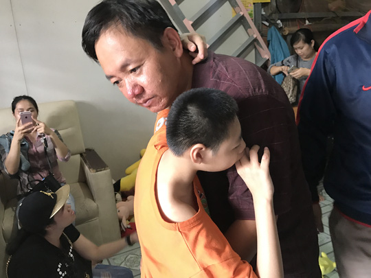 Lời hứa của Đặng Hữu Nghị, người cha có hai con bị bại não - 1