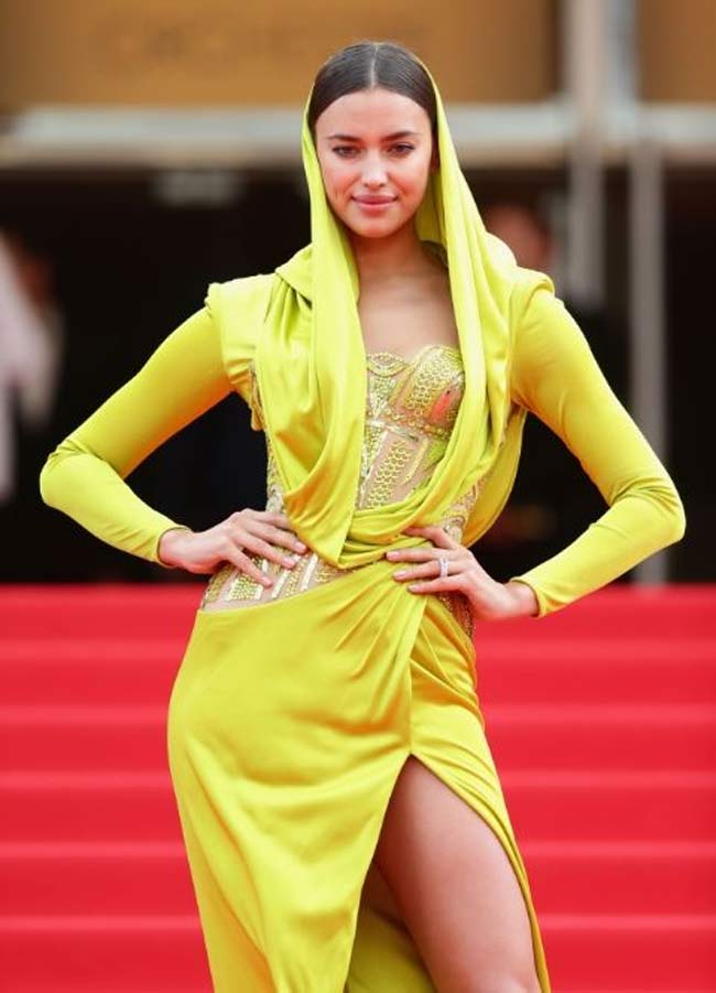 Người đẹp Irina Shayk bị sếp vào hàng sao mặc xấu nhất Cannes 2015 với bộ váy Haute Couture Versace. 