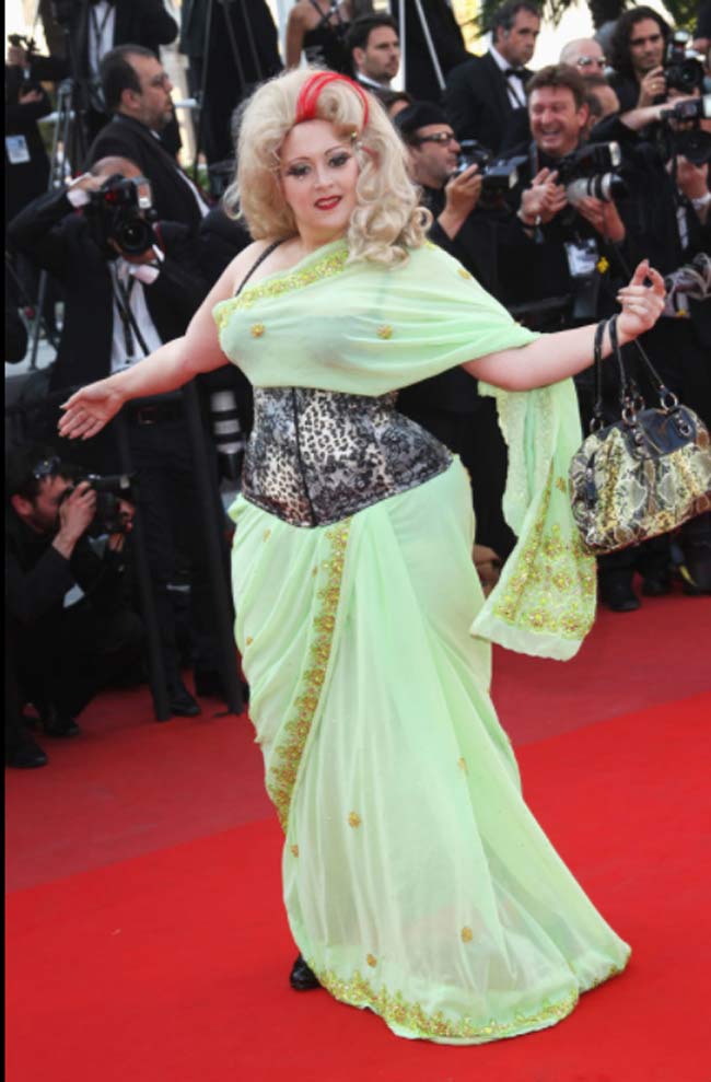 Linda Marraccini thì như một nàng sâu xanh vào Cannes 2010