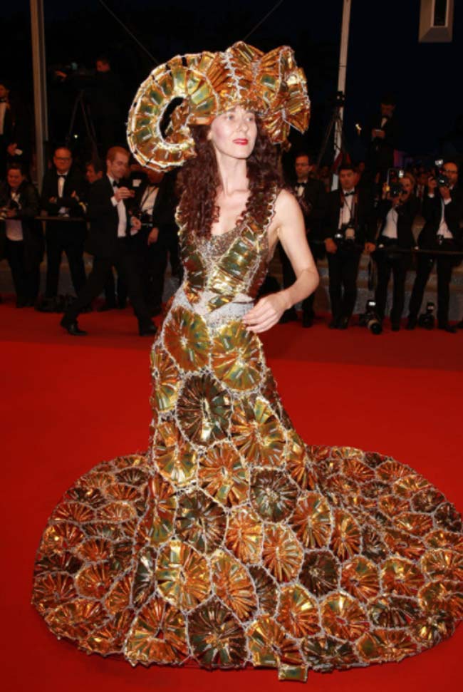 Bộ váy tốn vải của Larisa Katz tại Cannes 2016.