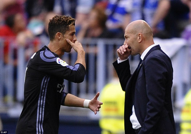 Real &#34;lên đỉnh&#34; Liga sau nửa thập kỉ: Ronaldo, Zidane vỡ òa - 2