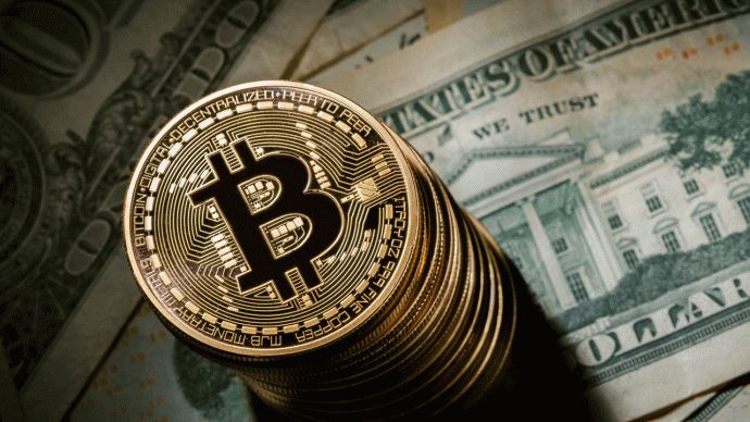 Bitcoin lần đầu tiên vượt ngưỡng 2.000 USD/coin - 1