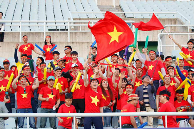 Fan nữ xinh hừng hực khí thế cổ vũ U20 Việt Nam đá U20 New Zealand - 1