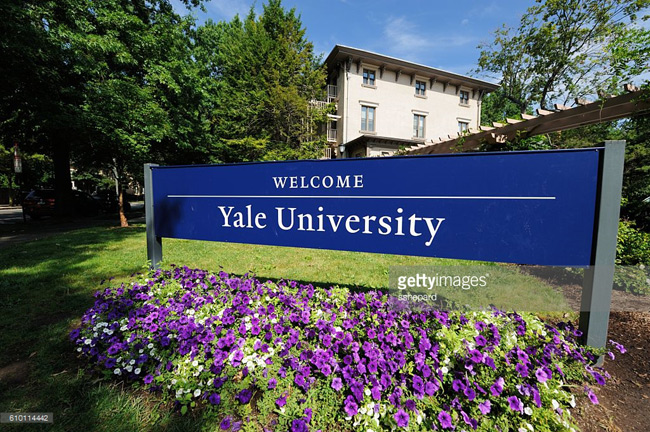 Đại học Yale là đại học tư thục ở New Haven, Connecticut (Mỹ).
