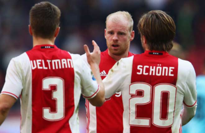 Ajax, đối thủ MU: “Bóng đá rock &#39;n&#39; roll” của fan ruột Guardiola - 1