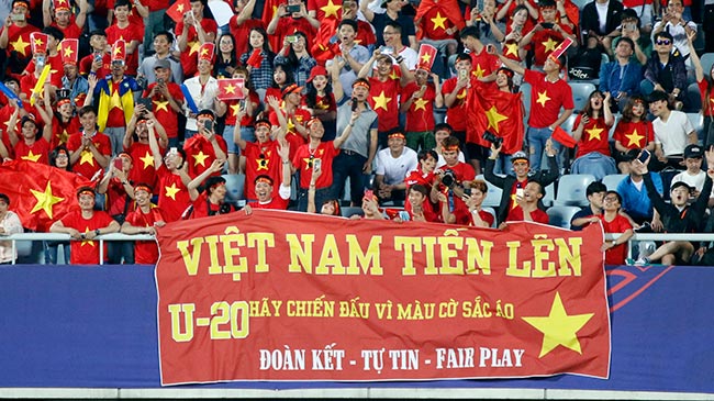 CĐV nữ xinh tươi &#34;thả tim&#34; tiếp lửa U20 Việt Nam làm nên lịch sử - 10