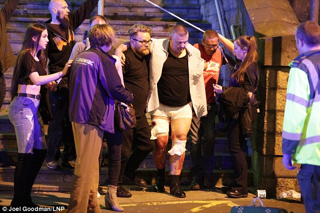 Khủng bố tại sân vận động Anh, 19 người thiệt mạng - 1