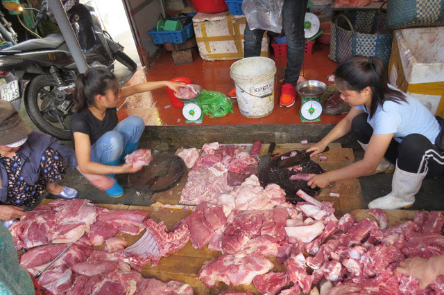“Bắt” giáo viên mua 10kg thịt lợn: Trưởng phòng giáo dục nói gì? - 1
