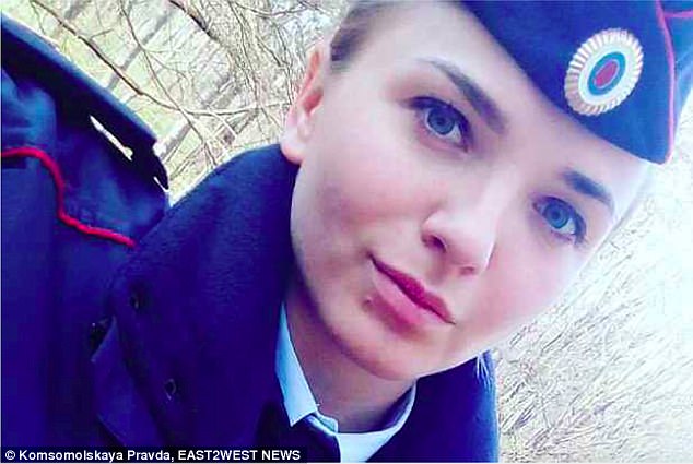 Nữ sinh cảnh sát Nga bị đuổi học vì từng sống cùng chó - 1