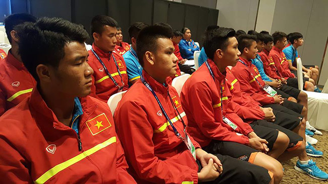HLV Hoàng Anh Tuấn: U20 Việt Nam không phải sợ ai cả - 1