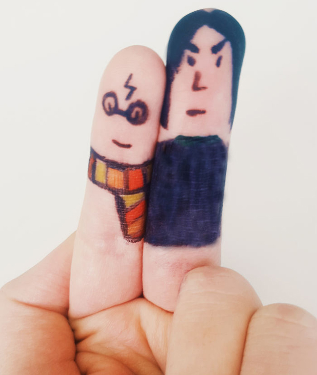 Hai ngón tay đã "biến hình" thành nhân vật trong Harry Potter.