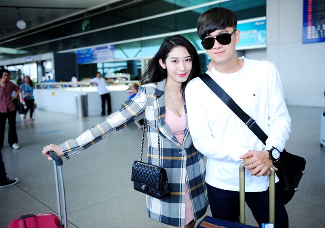 Cường đô la, Trường Giang đối xử với "nửa kia" ở sân bay thế nào - 15
