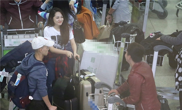 Cường đô la, Trường Giang đối xử với "nửa kia" ở sân bay thế nào - 5