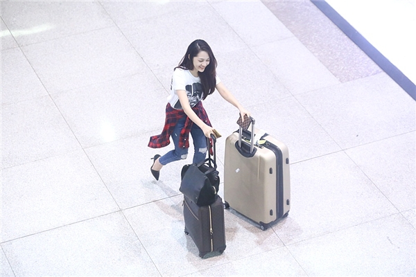 Cường đô la, Trường Giang đối xử với "nửa kia" ở sân bay thế nào - 6