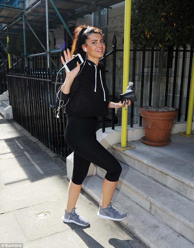 Vẻ gợi cảm của mỹ nữ tình 1 đêm với sao "Chúa tể chiếc nhẫn" - 3