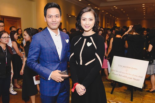 Vân Ngô đấu giá tượng Phật vàng, quyên được 8 tỷ cho trẻ em nghèo - 3