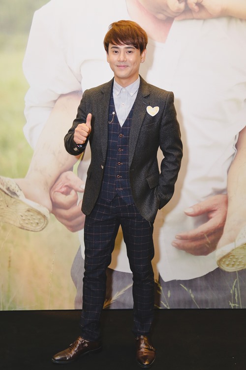 Vân Ngô đấu giá tượng Phật vàng, quyên được 8 tỷ cho trẻ em nghèo - 9