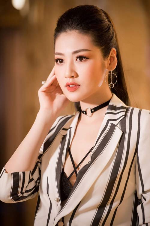 Huyền My &#34;chán&#34; xuyên thấu vẫn sexy sau ồn ào &#34;thả thính&#34; - 4