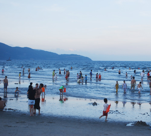 Đà Nẵng: Một du khách Hàn Quốc đuối nước khi tắm biển - 1