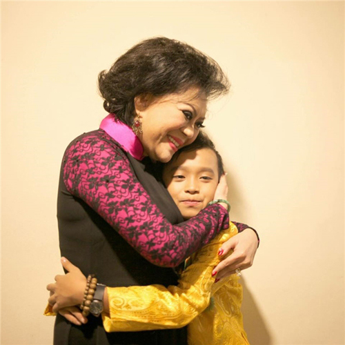 Cuộc sống "một bước lên tiên" của cậu bé được Phi Nhung nhận nuôi - 3