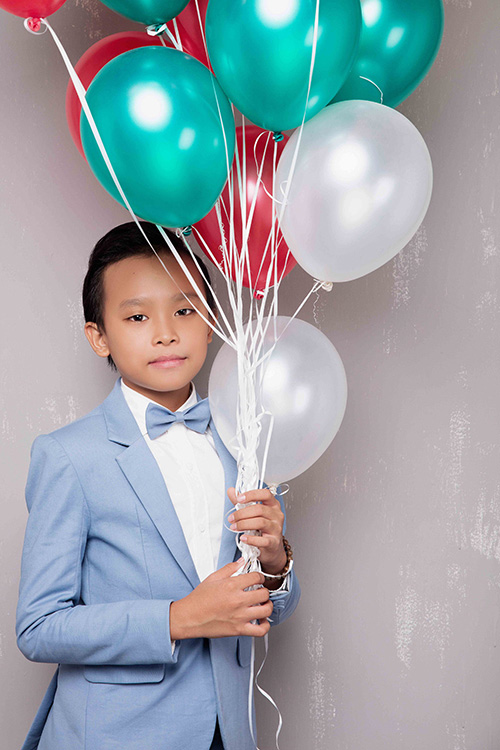 Cuộc sống "một bước lên tiên" của cậu bé được Phi Nhung nhận nuôi - 5