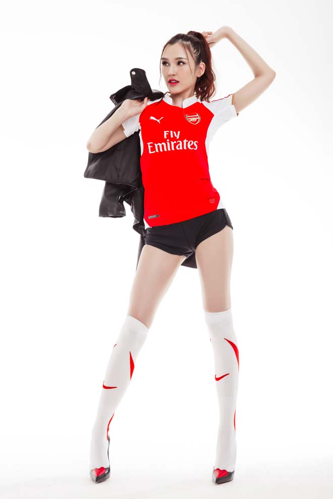 Hot girl Arsenal &#34;mách nước&#34; cho HLV Wenger lấy cúp FA - 4