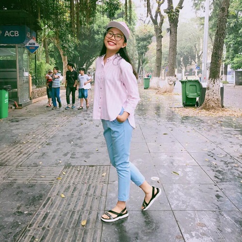 Ở ngoài sang chảnh, mỹ nhân Việt về nhà vẫn rửa chân, đút ăn cho mẹ - 8