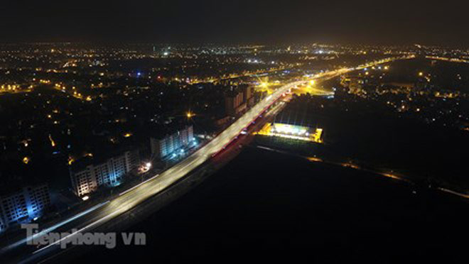 Cầu vượt gần 3.000 tỷ đồng tại Hà Nội lung linh về đêm - 1