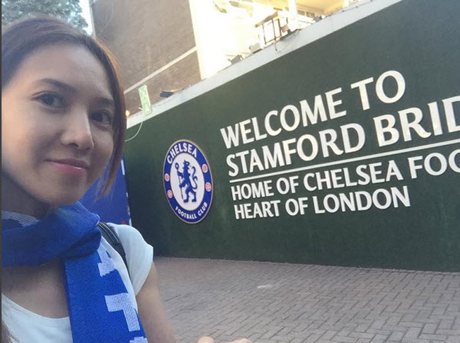 Cô là một fan của CLB bóng đá Chelsea.
