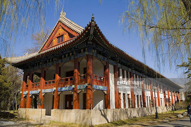 Đại học Bắc Kinh xây dựng năm 1898, là 1 trong những trường đại học lâu đời nhất Trung Quốc.
