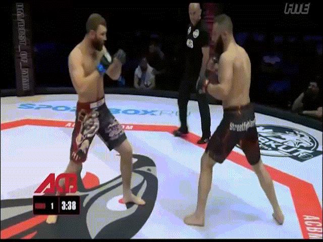 MMA: Đấm cầu vồng kinh điển, đối thủ đổ sập sau 85 giây