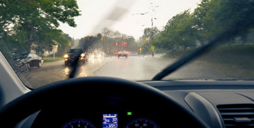 Những điều cần chú ý khi lái xe mùa mưa - 1