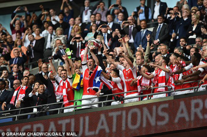 Arsenal đoạt FA Cup: Mừng trước mắt, lo lâu dài - 1