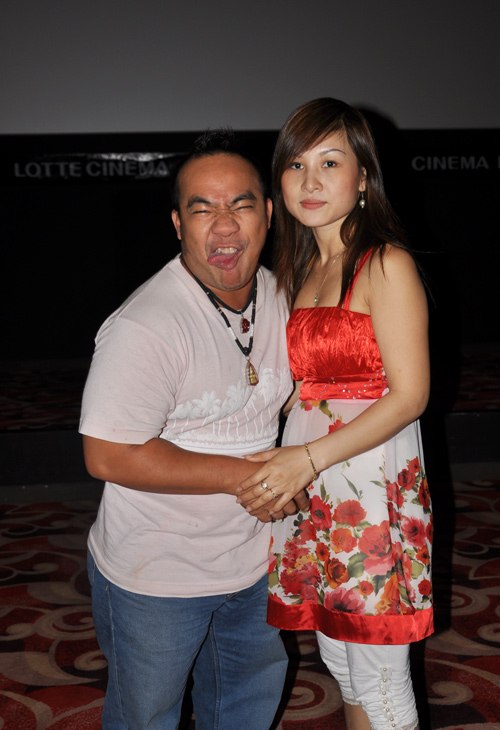 Dù thấp hơn bạn gái một cái đầu, những sao nam này vẫn siêu tự tin - 7