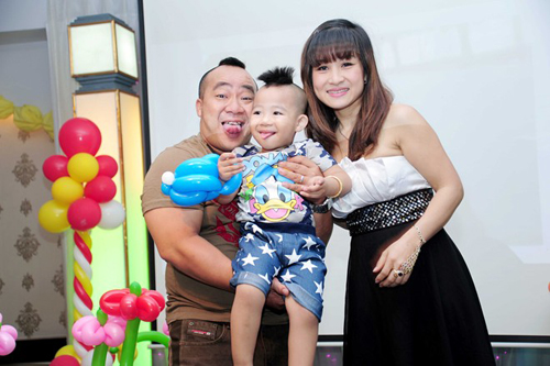 Dù thấp hơn bạn gái một cái đầu, những sao nam này vẫn siêu tự tin - 8