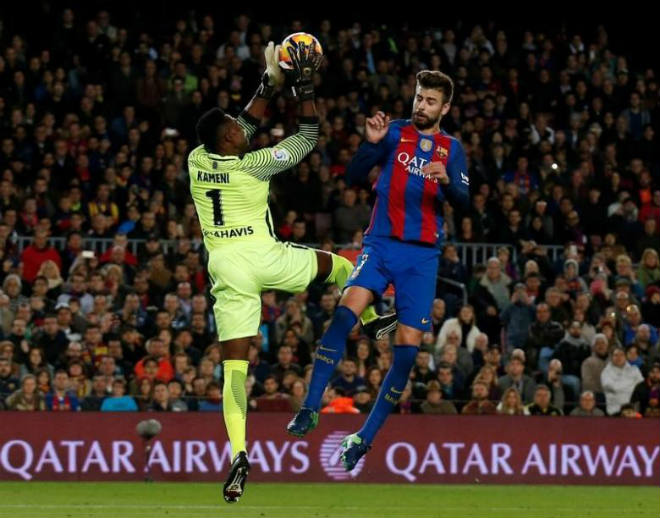 Barca: Messi quyết đuổi Pique, xây hàng thủ 100 triệu bảng - 1