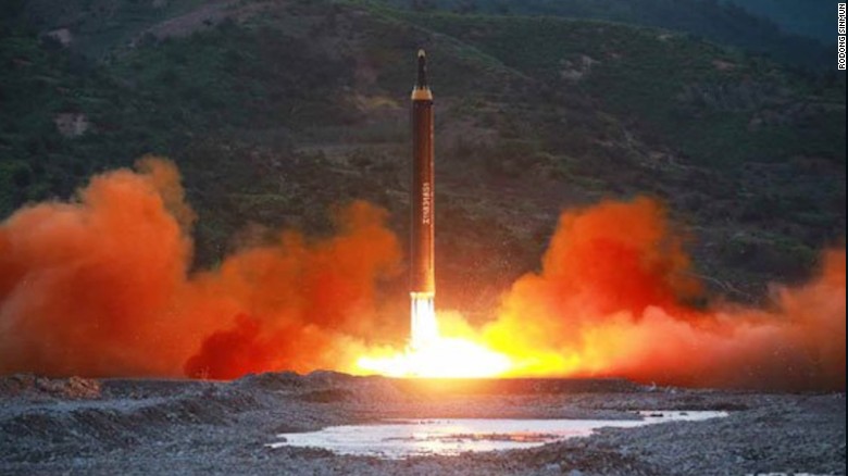 Triều Tiên vừa bắn tên lửa bay xa 450km - 1