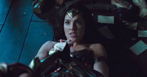 &#34;Vỡ kế hoạch&#34;, Wonder Woman tìm mọi cách che giấu bụng bầu - 5