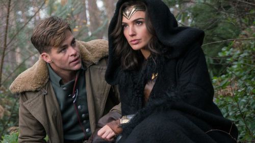 &#34;Vỡ kế hoạch&#34;, Wonder Woman tìm mọi cách che giấu bụng bầu - 2