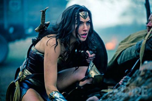 &#34;Vỡ kế hoạch&#34;, Wonder Woman tìm mọi cách che giấu bụng bầu - 4