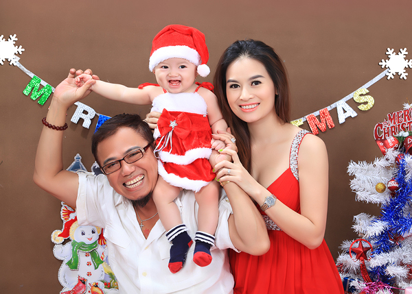 Những cô vợ "đáng tuổi cháu" của sao Việt ngày càng gợi cảm sau khi sinh - 7