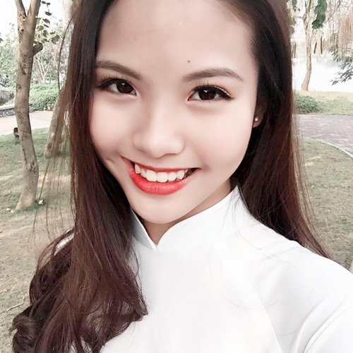 Những cô vợ "đáng tuổi cháu" của sao Việt ngày càng gợi cảm sau khi sinh - 2