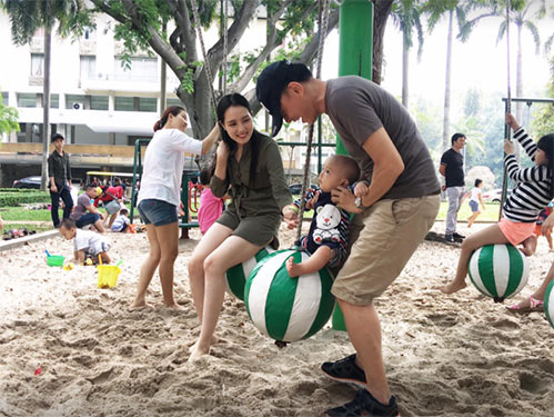 Những cô vợ "đáng tuổi cháu" của sao Việt ngày càng gợi cảm sau khi sinh - 5