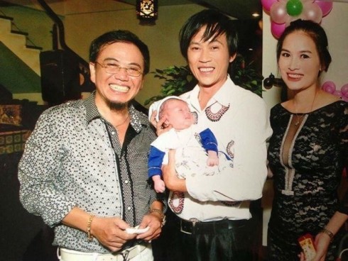 Những cô vợ "đáng tuổi cháu" của sao Việt ngày càng gợi cảm sau khi sinh - 9