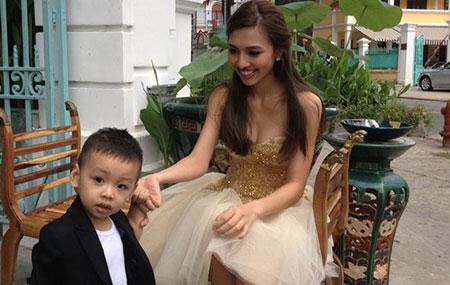 Những cô vợ "đáng tuổi cháu" của sao Việt ngày càng gợi cảm sau khi sinh - 8