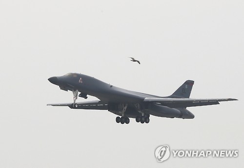 Máy bay ném bom hạt nhân Mỹ áp sát Triều Tiên suốt 2 giờ - 1